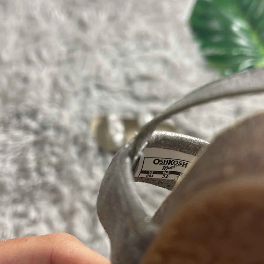 🌺osh kosh silver Jesus sandals size 8